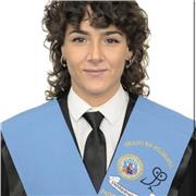 Graduada en Filosofía y estudiando un máster de filosofía contemporánea